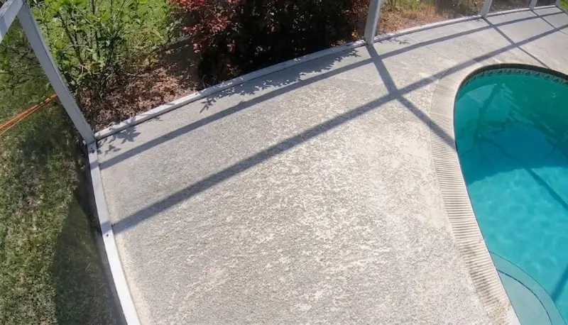 Pool deck cleaning results in Plant City, FL